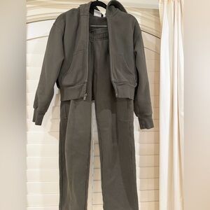 Aritzia Wide Leg cargo sweatsuit